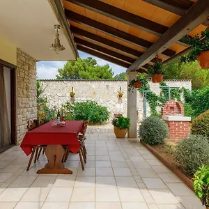 https://stylish-flats-with-two-bedrooms-in-premantura.in-istria.net